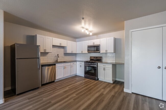3 BR, 2 BA - 1,050SF