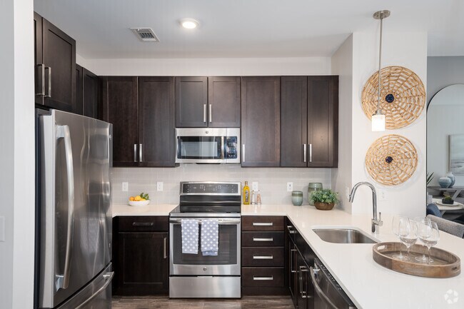 1BR, 1BA - 592SF - Kitchen