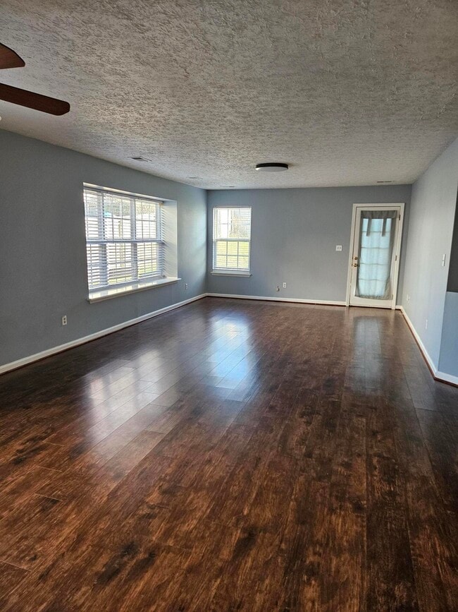 Photo - 106 Deerfield Ln