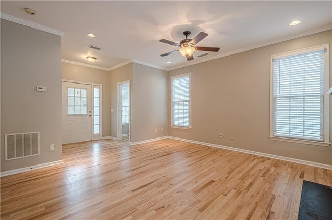 Photo - 720 Gardenside Cir SE