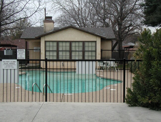 Photo - 1722 Crestpoint Dr