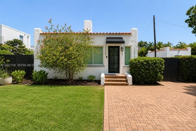 Building Photo - 2272 SW 11th Terrace
