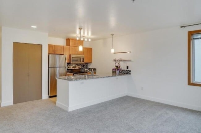 Photo - 1 bedroom in Seattle WA 98121 Unit 525