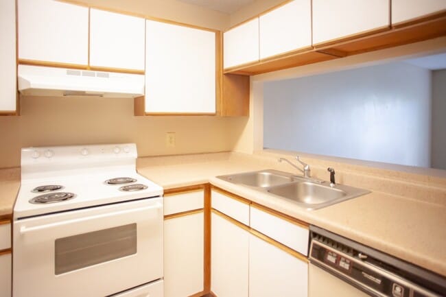 Photo - 704 Martin Luther King Junior Boulevard D14