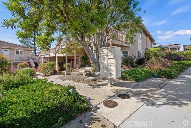 Building Photo - 1745 Los Feliz Dr Unit 2 Rental