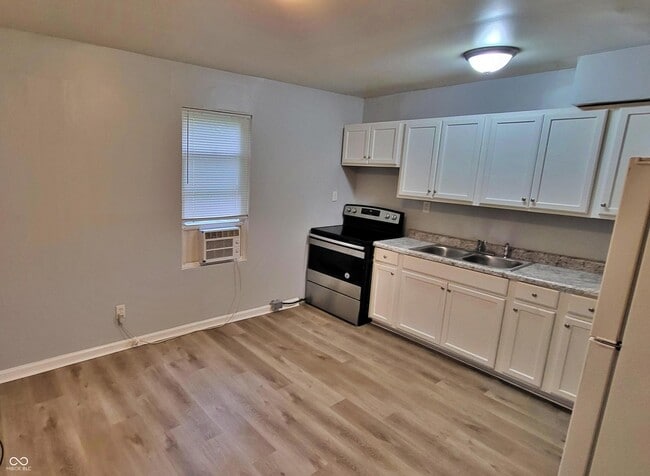 Photo - 1807 Raible Ave