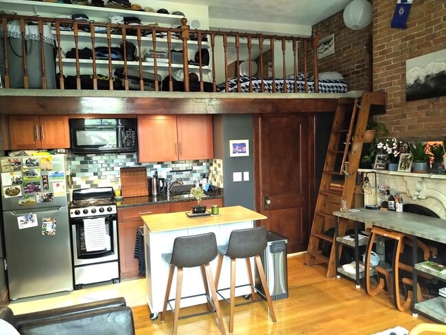 Building Photo - 50 Waltham St Unit 3