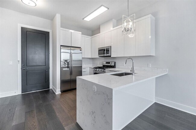 Building Photo - 119 Peter St Unit 403