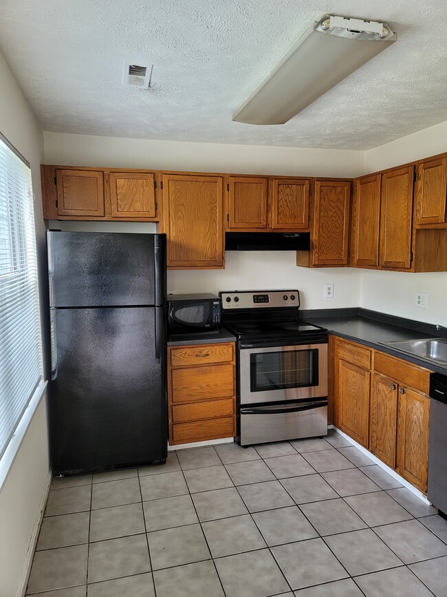 Building Photo - 8519 White Pine Dr