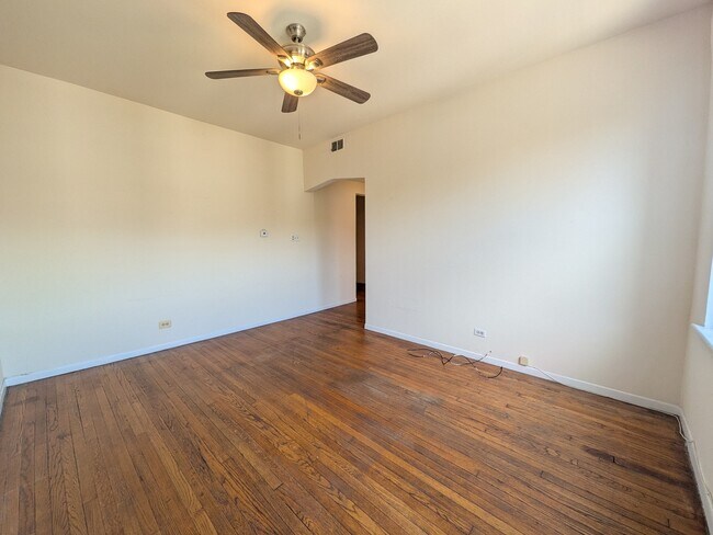 Photo - 3147 W Medill Ave Unit 3