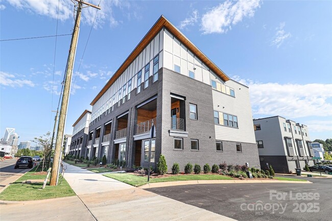 Building Photo - 2027 Isom St Rental