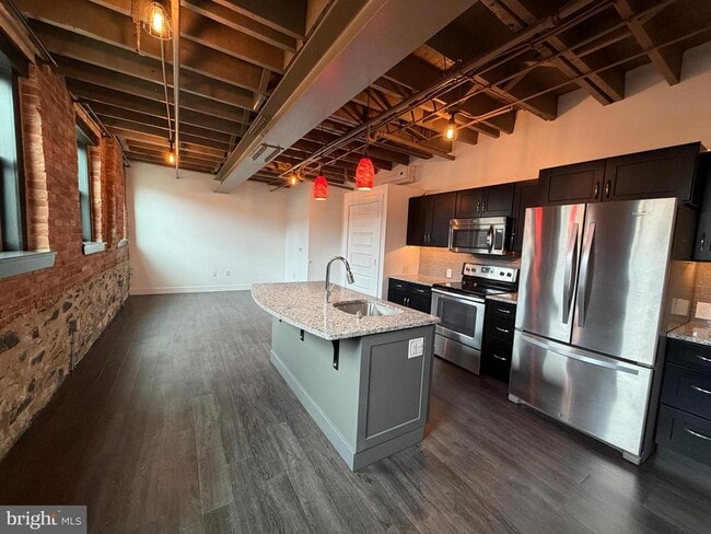 Photo - 820 W Market St Apartment