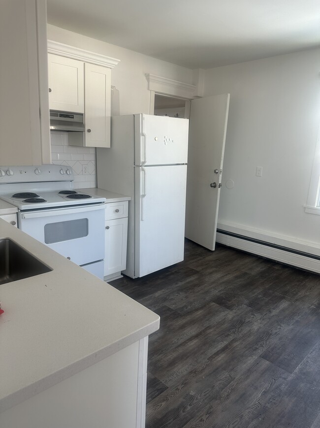 Photo - 125 Harwinton Ave