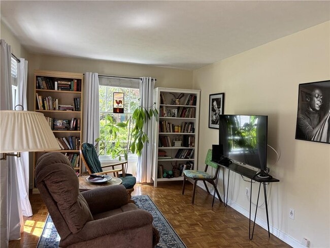 Photo - 3105 Colonial Way Unidad C