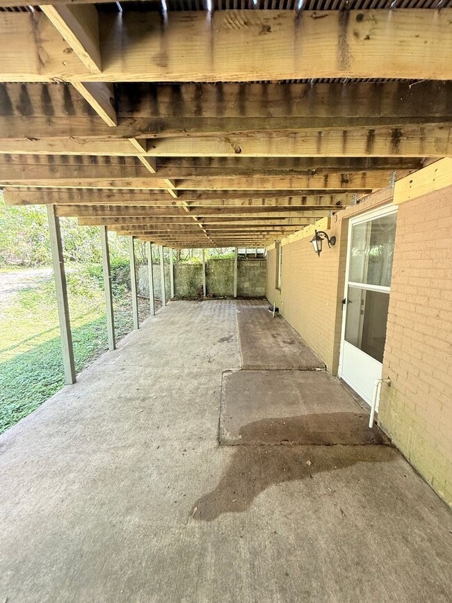 Photo - LOCATION, LOCATION, LOCATION!!-Walk to the Square and Campus