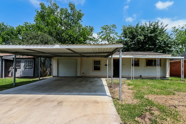 Building Photo - 11611 Duane St