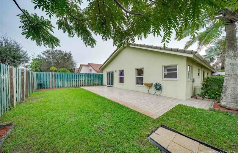 Photo - 20421 SW 1st St