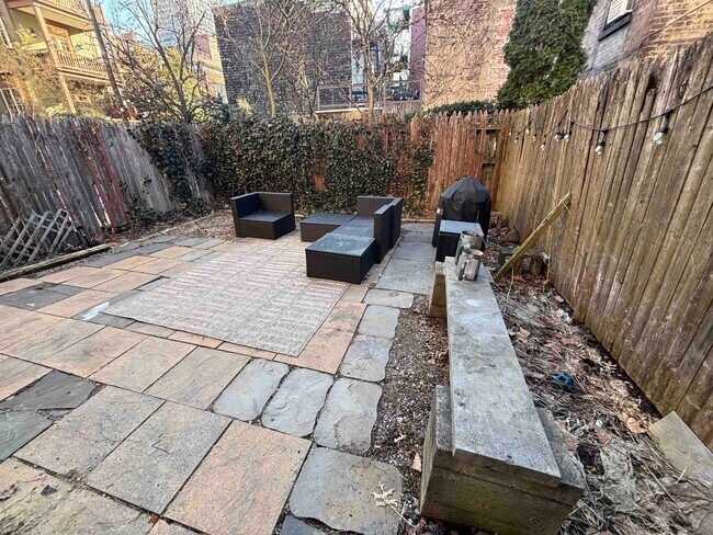 Building Photo - 204 Warren St Unit G