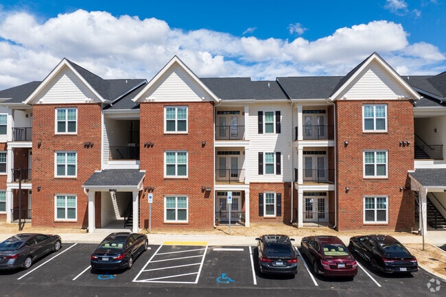 7800 Brook Rd - Exterior