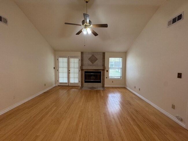 Photo - NE Bakersfield home with a sunroom!