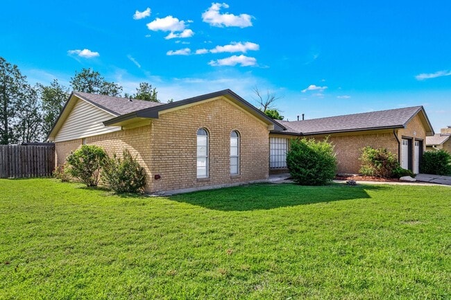 Photo - 6943 NW Eisenhower Dr