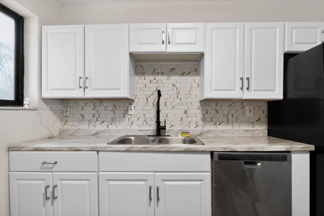 Building Photo - 1810 NW 9th St Unit 1