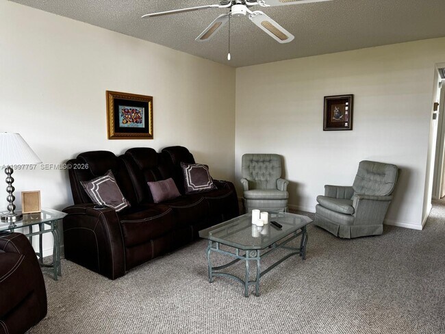 Photo - 536 Fanshaw M Unit 536