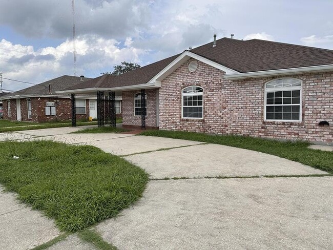 Photo - 501 E Genie St