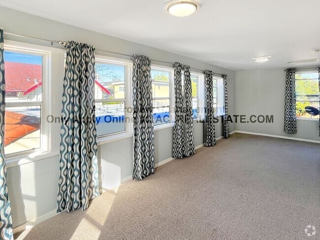 Building Photo - Charming & Affordable 1 Bedroom Home Acros...