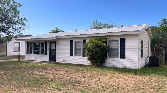 Photo - Your Snyder Sanctuary Awaits: 3 Beds, Big Yard & All the Modern Comforts You Crave!