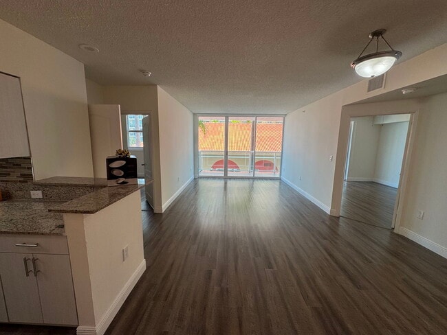 Photo - 17000 N Bay Rd Unidad 703