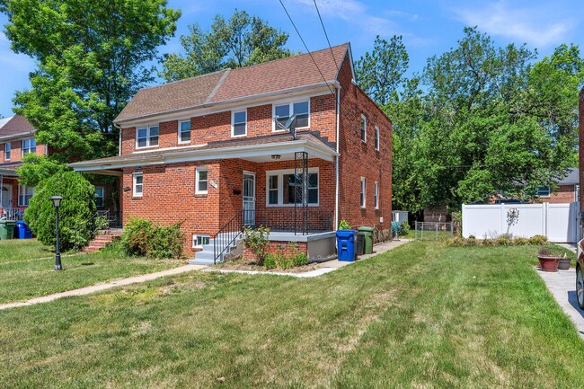 3912 Mortimer Ave