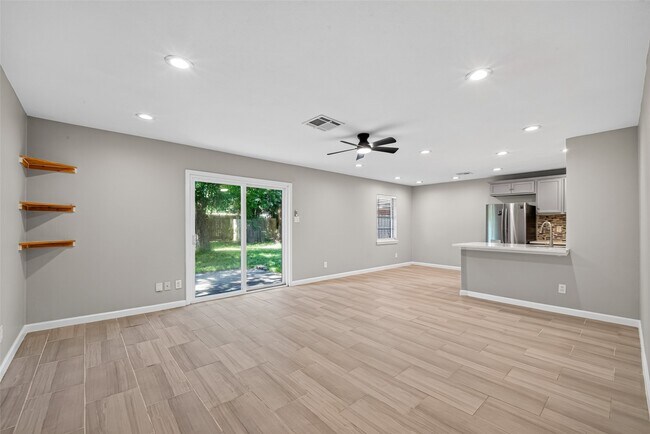 Photo - 7607 Tanager St
