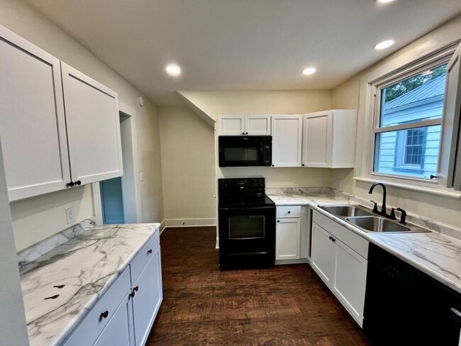 Photo - 604 N Park St