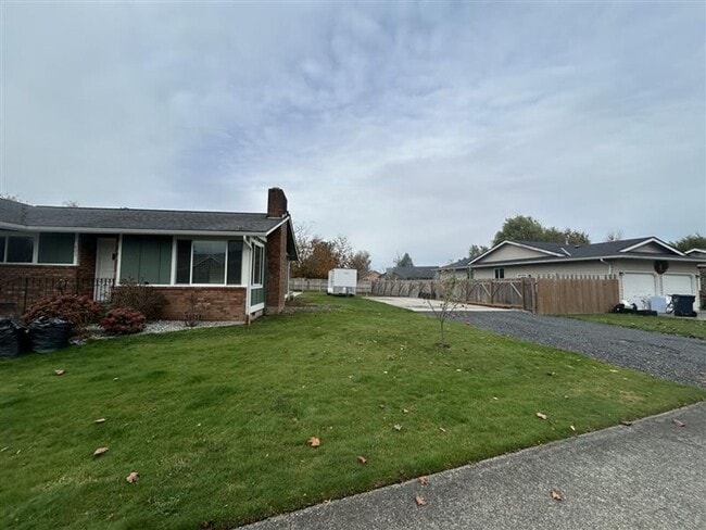 Building Photo - 209 E 3rd St Unit 405 Shuksan Way