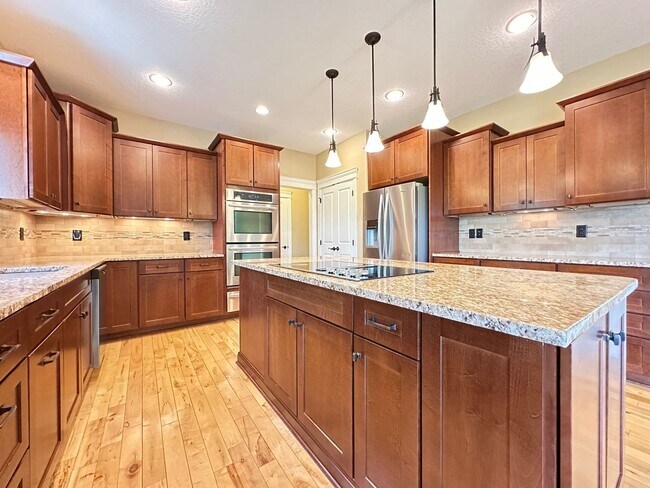 Photo - Astonishing 5 bedroom 3.5 Bath Home