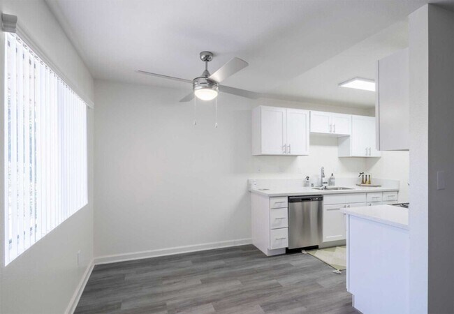 Knolls on Elm Apartments