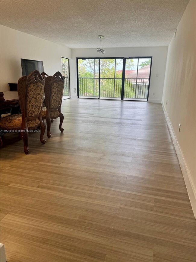 Photo - 605 Ives Dairy Rd Unidad 306-7