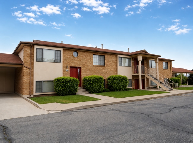 Building Photo - 2 bedroom, 1 bath apartment available in North Orem Unit 338