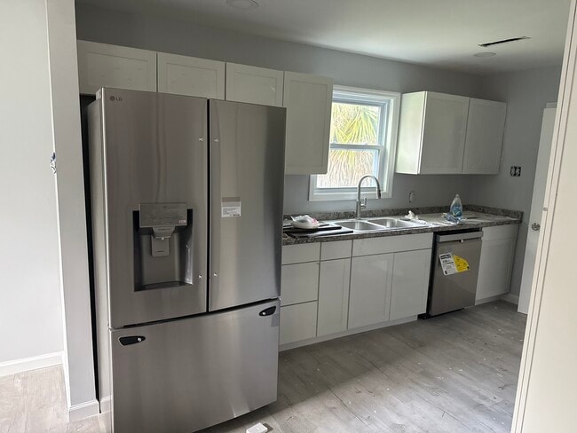 Building Photo - 638 Cashew St