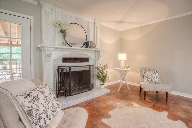 Photo - 6016 Teas Nursery Rd