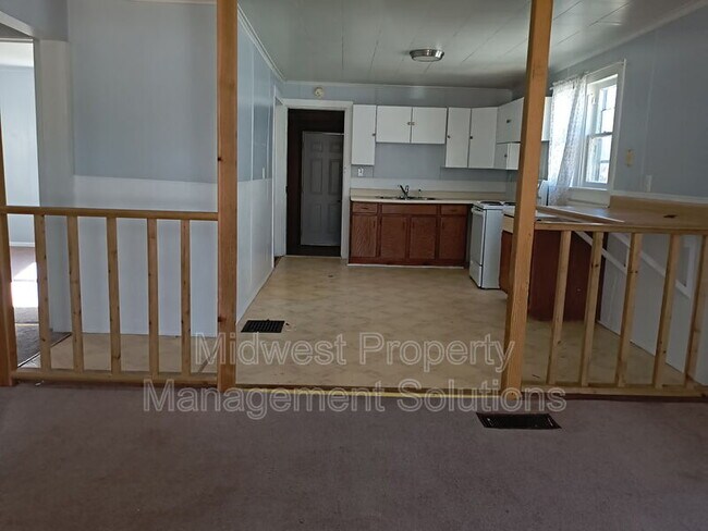 Photo - 415 E 35th St