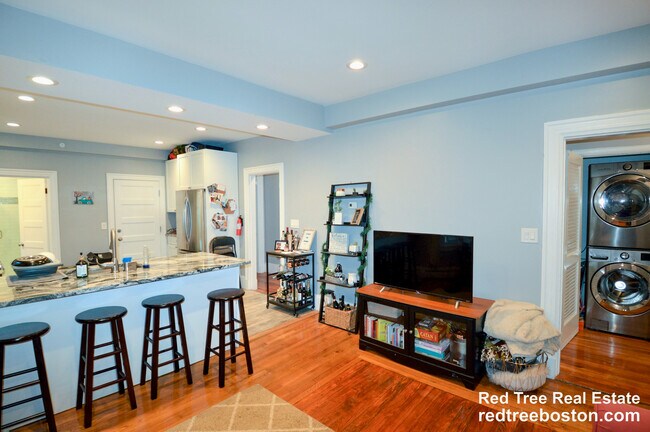 Photo - 65 Mapleton St