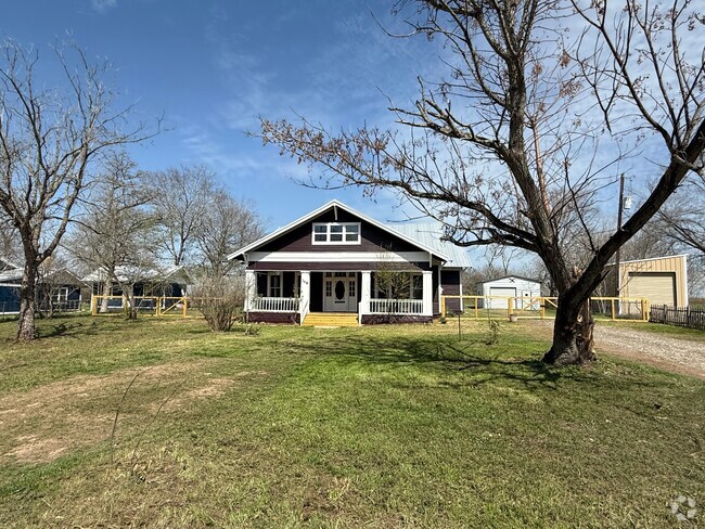 Building Photo - 348 S Main St Rental