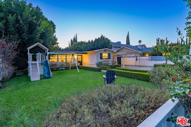 Building Photo - 5525 Matilija Ave