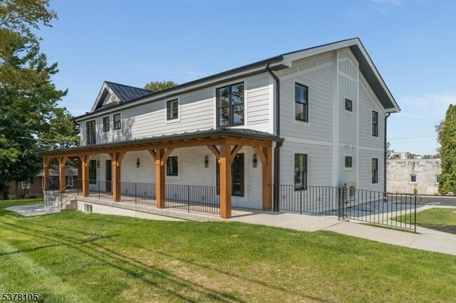 Photo - 535 St James Ave