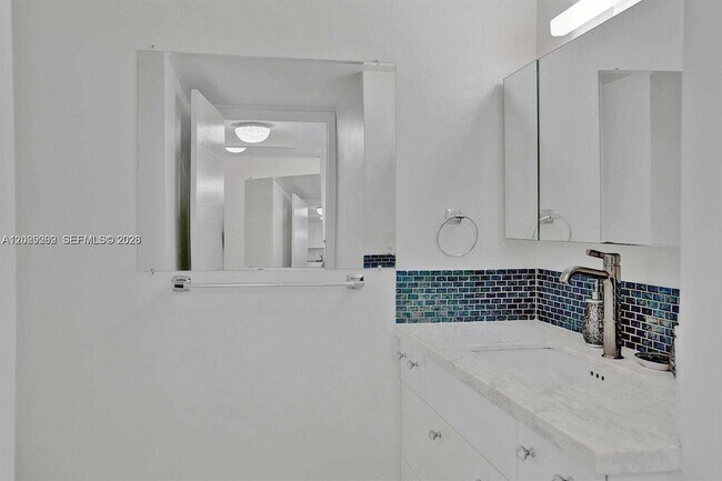 Photo - 2500 Parkview Dr Unit 1008