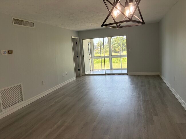 Photo - 3437 Bee Ridge Rd Unit Village Green