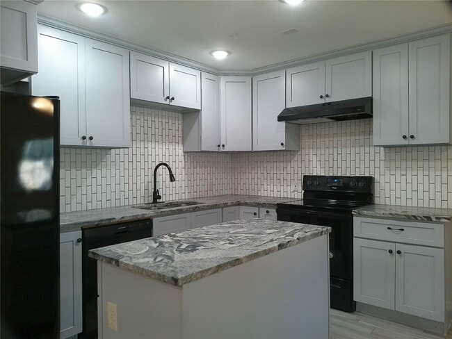 Building Photo - 22262 Adams St Unit 7 Rental