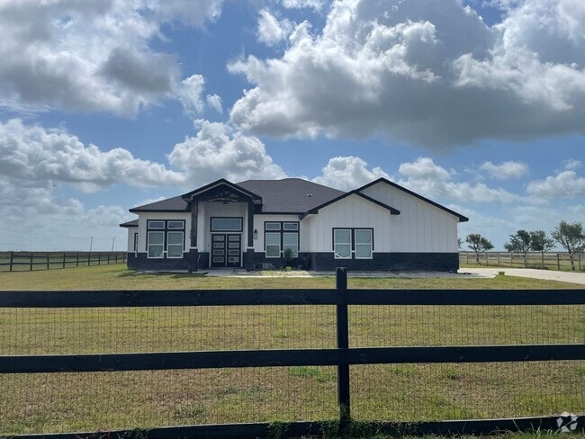 Building Photo - Experience Country Living: A Modern 4-Bedr... Rental